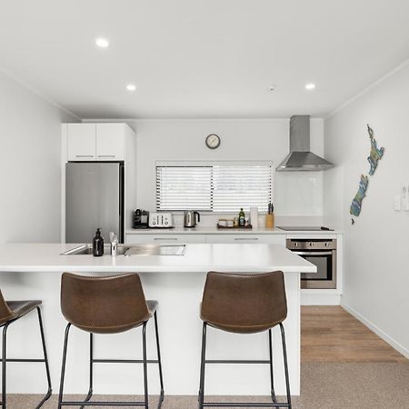 Centrally Located- Modern Sunny Townhouse Mount Maunganui Buitenkant foto