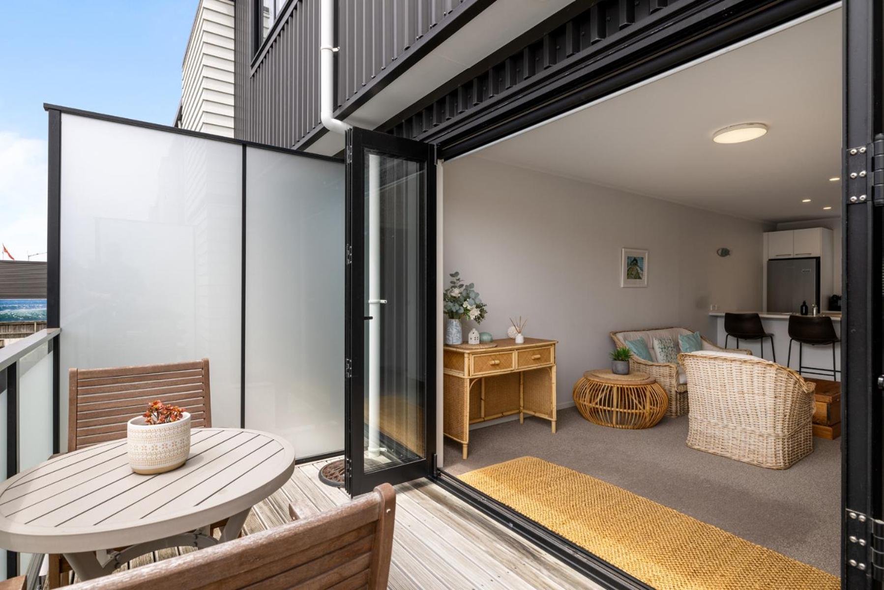 Centrally Located- Modern Sunny Townhouse Mount Maunganui Buitenkant foto