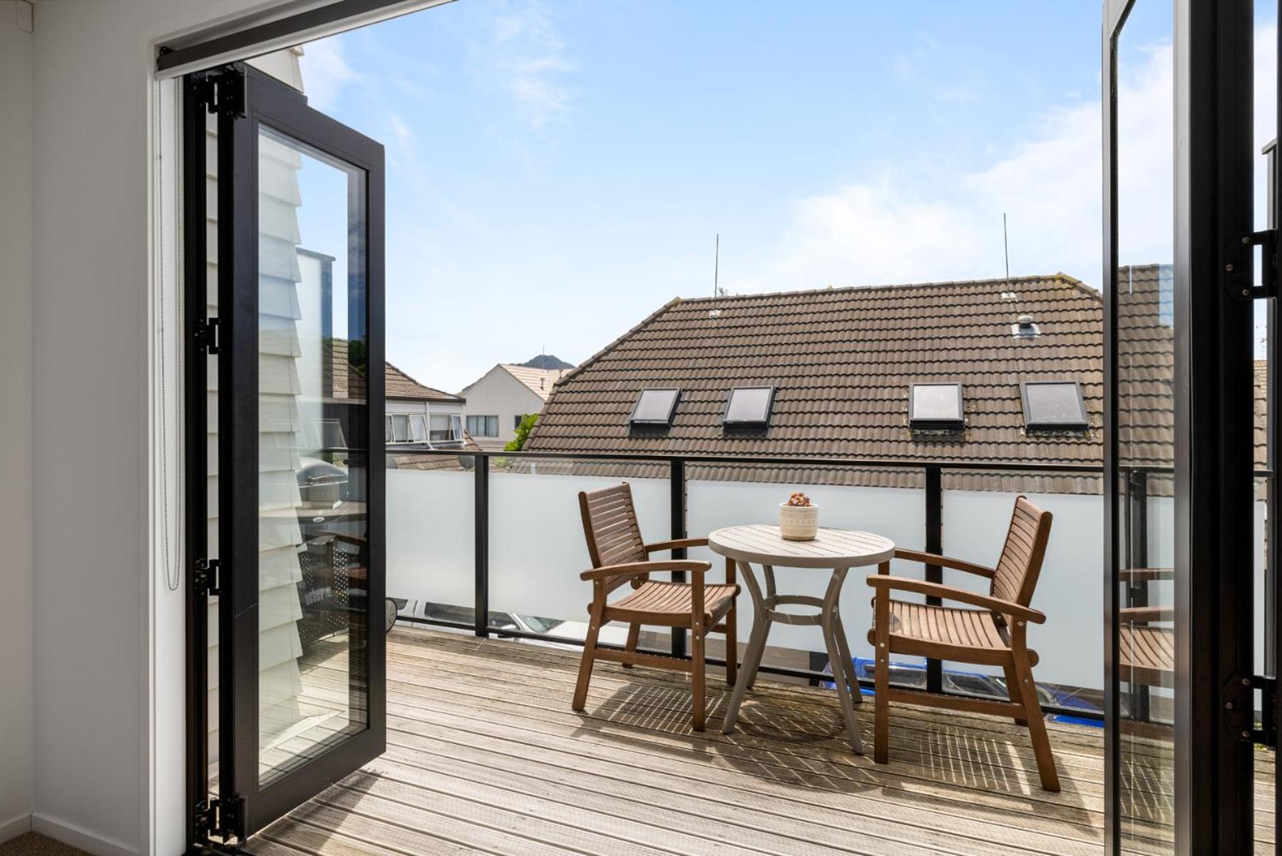 Centrally Located- Modern Sunny Townhouse Mount Maunganui Buitenkant foto