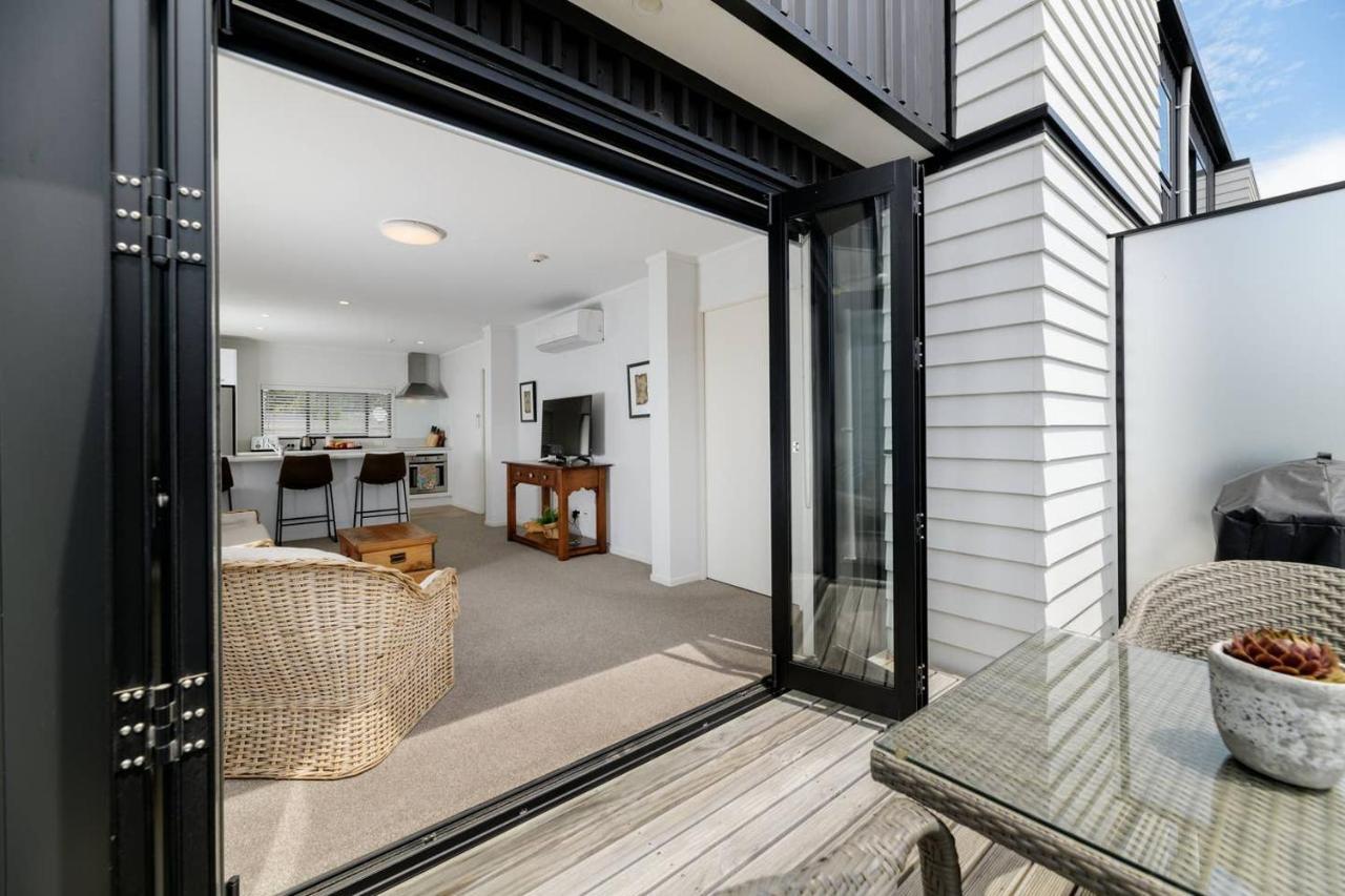 Centrally Located- Modern Sunny Townhouse Mount Maunganui Buitenkant foto